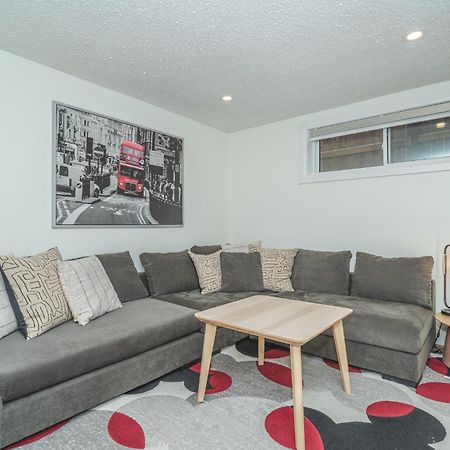 Central Edmonton Family Friendly Home 外观 照片