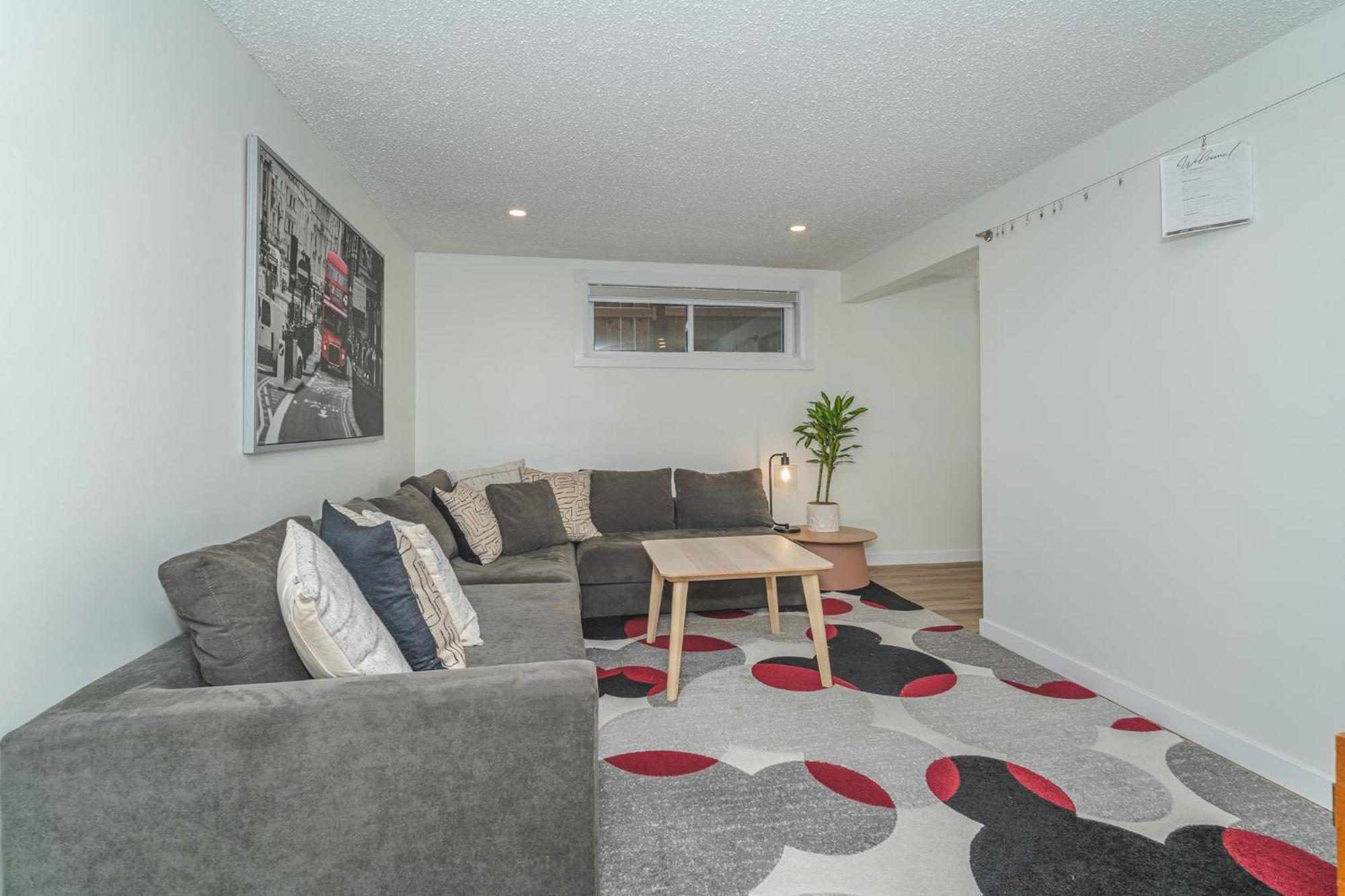 Central Edmonton Family Friendly Home 外观 照片