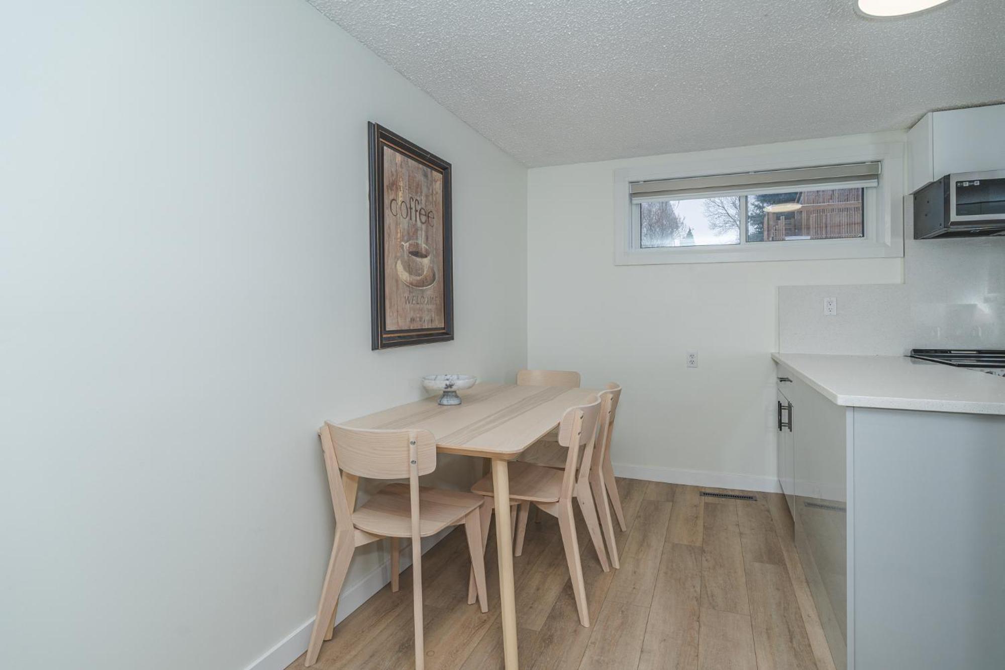 Central Edmonton Family Friendly Home 外观 照片